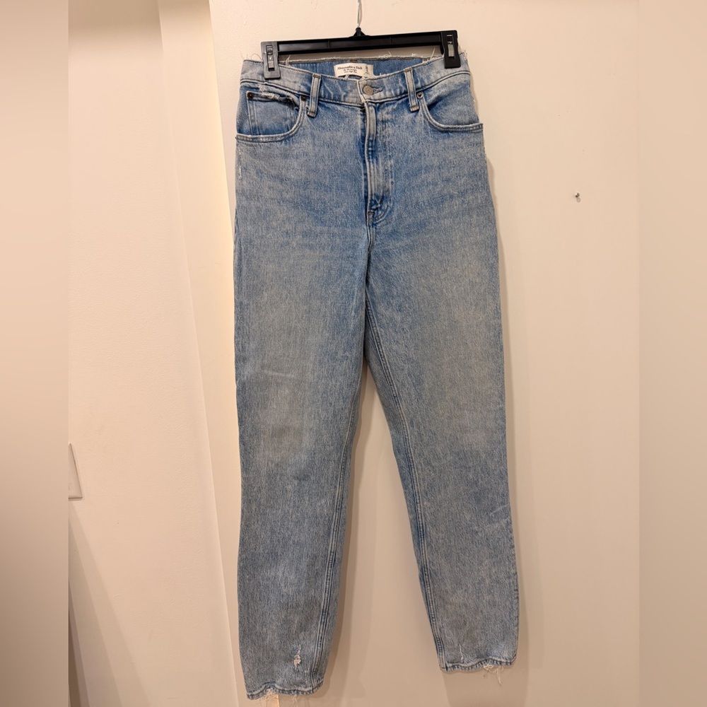 Abercrombie Light Wash 90s Straight Ultra High Rise - 6L